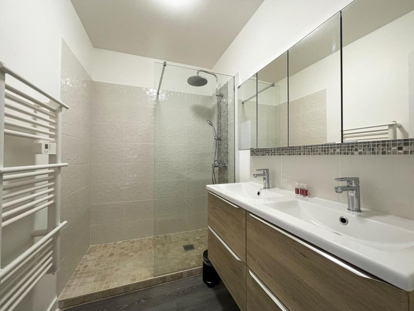 Au Bord De L'Eure - Free Parking Apartment ชาร์ตร ภายนอก รูปภาพ